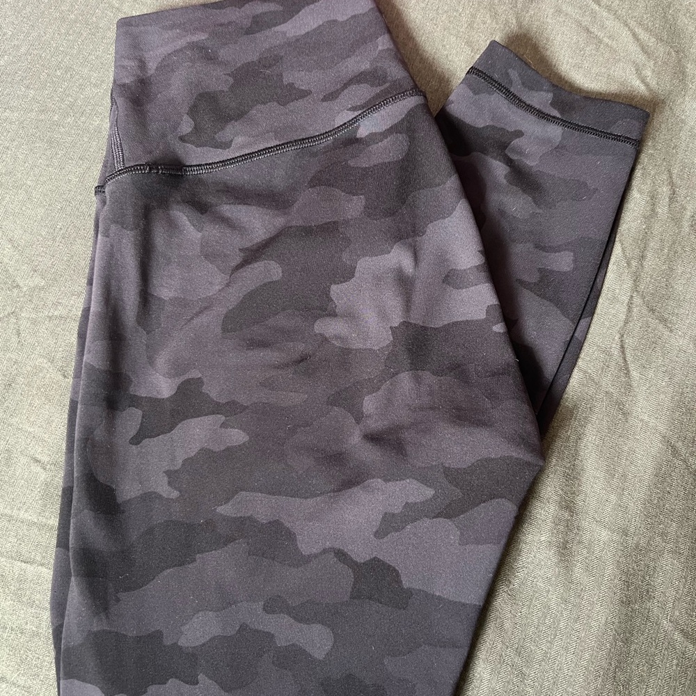 Lululemon Wunder Under High-Rise Tight 25" *Full-On Luxtreme size 6 - Picture 4 of 6